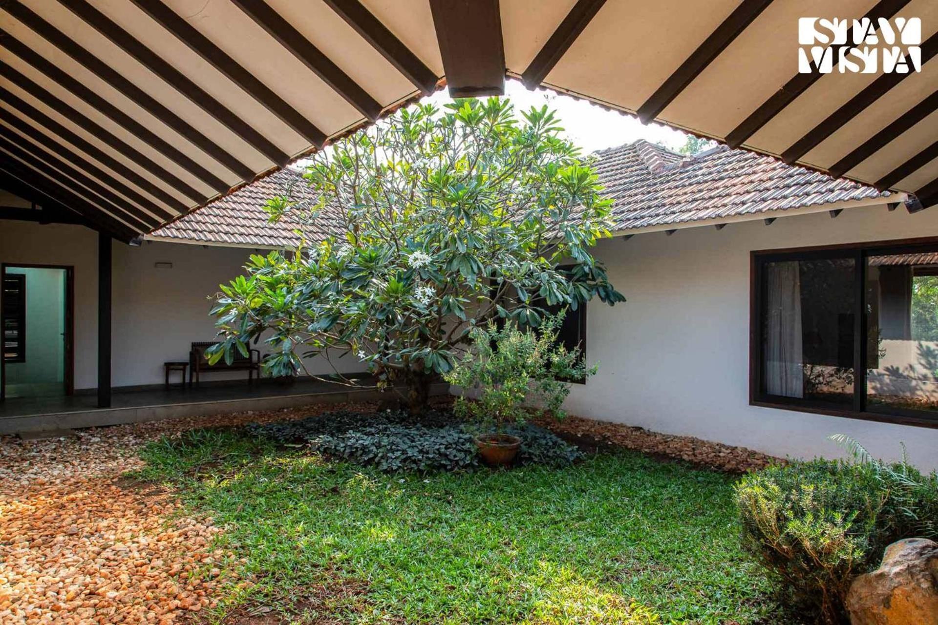 Wander Beyond By Stayvista - Featuring A Bali-Themed Abode And A Refreshing Swimming Pool アリバグ エクステリア 写真