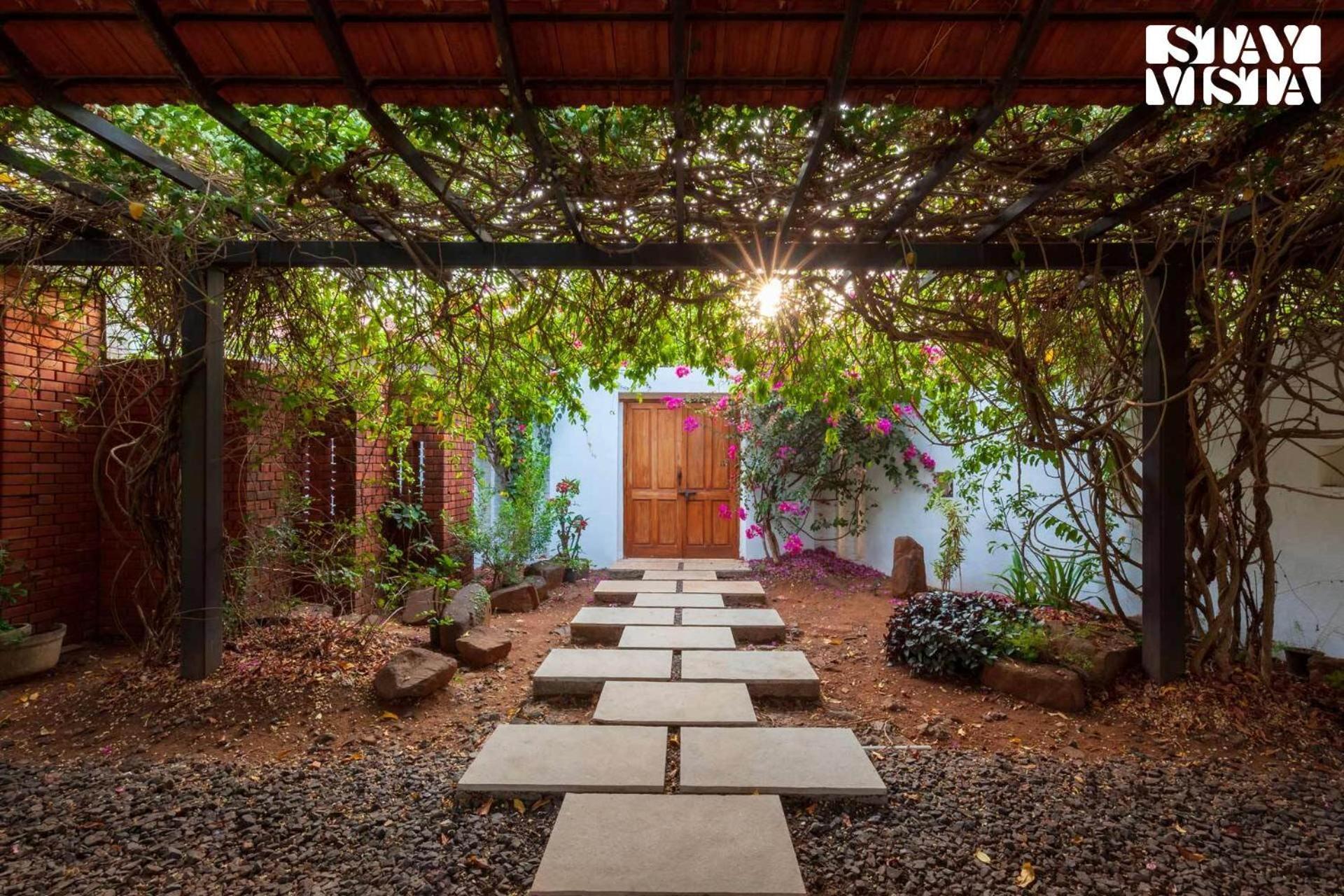 Wander Beyond By Stayvista - Featuring A Bali-Themed Abode And A Refreshing Swimming Pool アリバグ エクステリア 写真